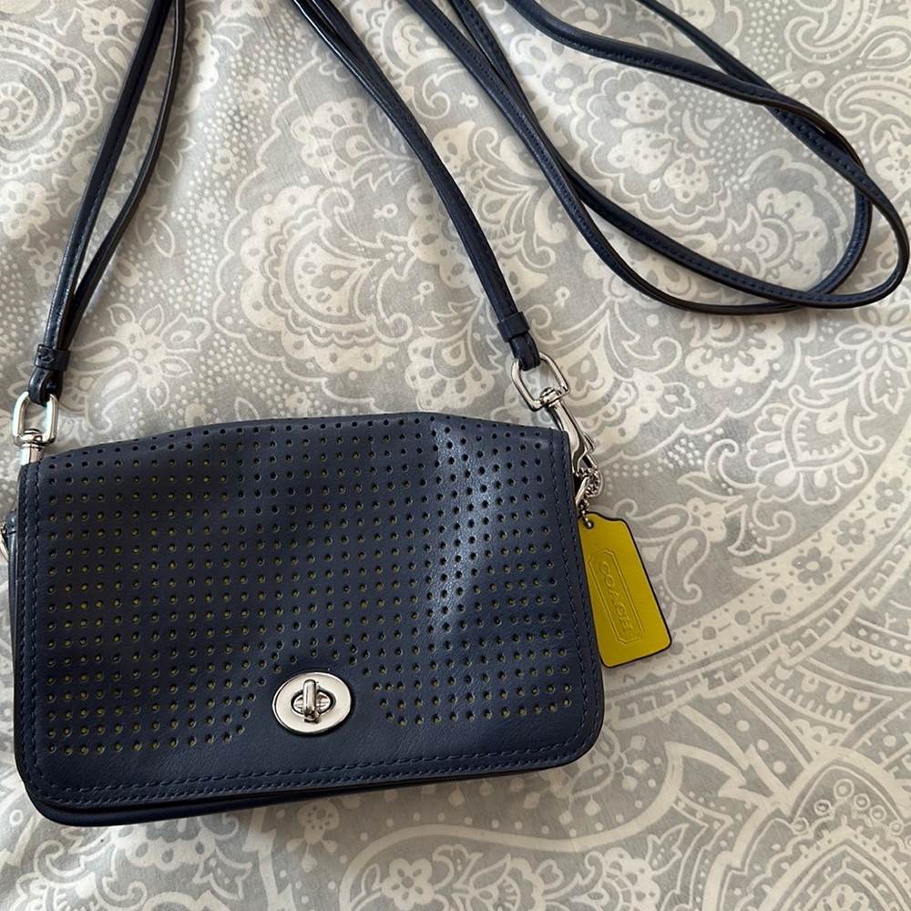 Coach dark blue/ navy cross body purse, looks brand new!